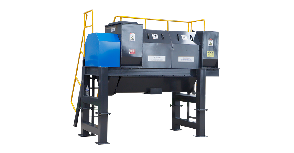 Kitchen waste crushing and sorting machine