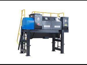 Kitchen waste crushing and sorting machine